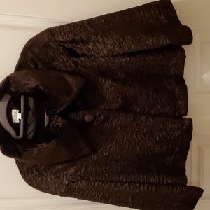 Gorgeous chocolate brown cropped swing short sleeved jacket